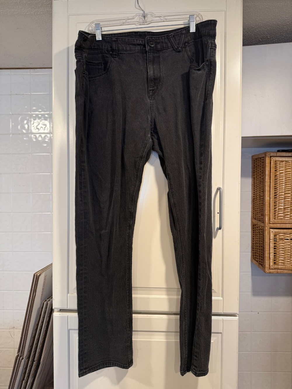 Volcom Men's Black Slim straight Jeans - Classic Everyday Style size 38 3:22